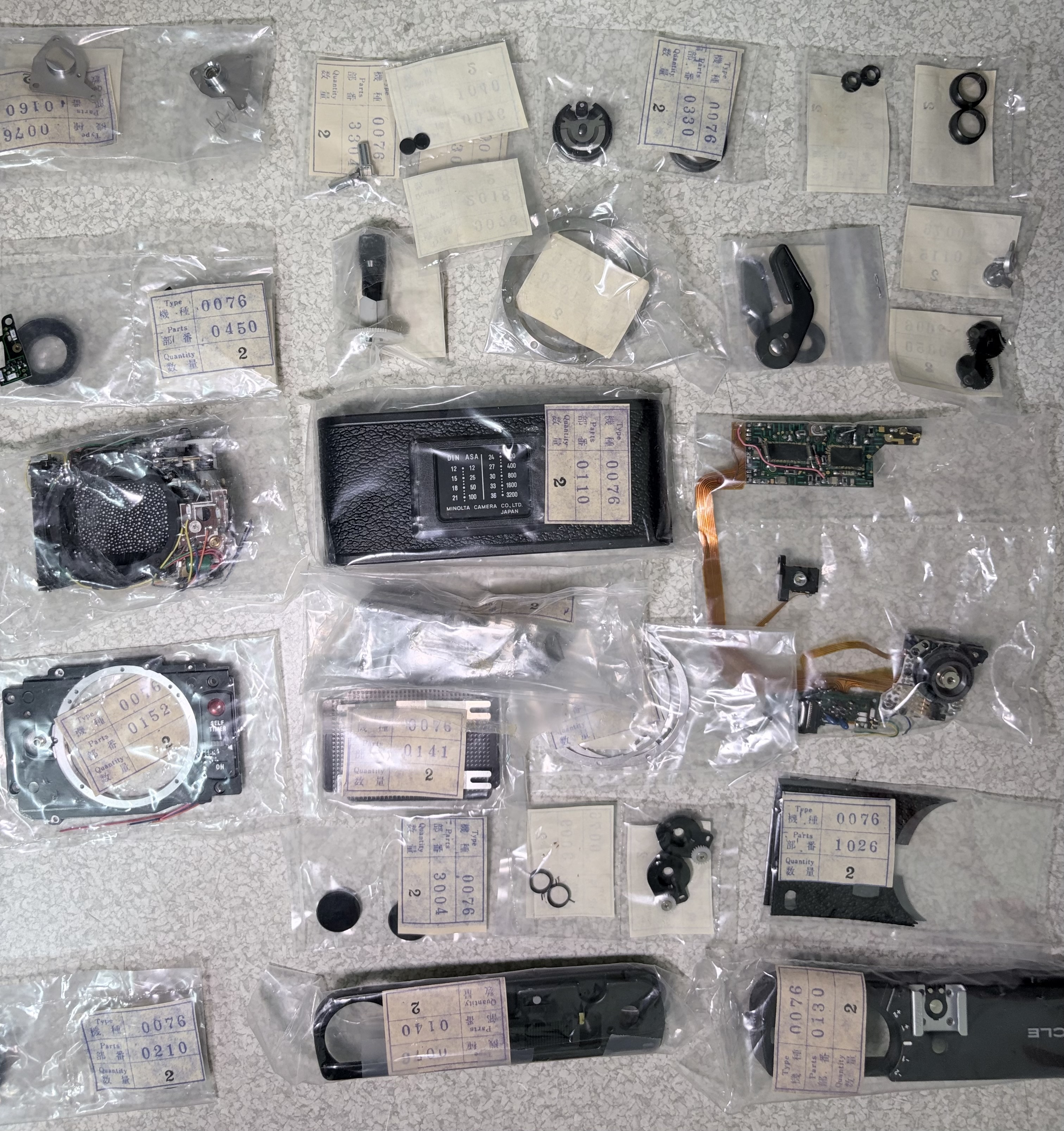 Minolta CLE 含 40/2, 90/4 兩鏡及 DLC (手把、閃燈、原廠遮光罩、原廠維修零件) - 圖片 2